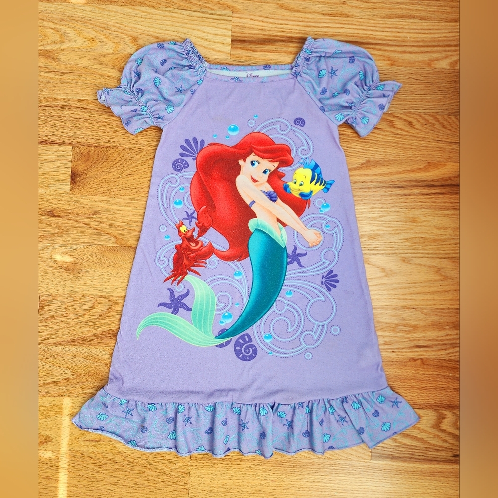 Nightgown. Girl's size 5/6y.o